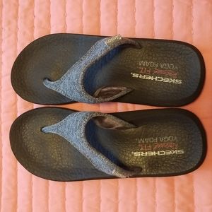 Sketches Relaxed Fit Yoga Foam Fil Flops Size 8.5